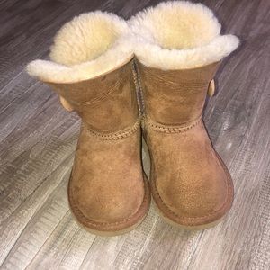 Toddler Uggs size 6